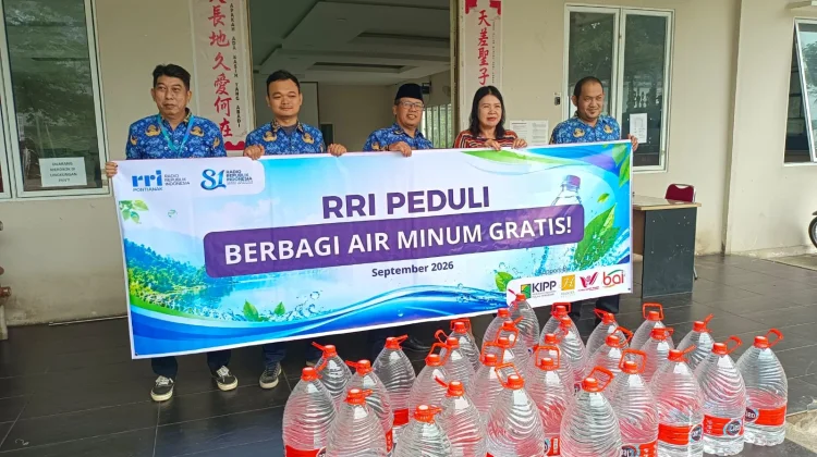 Akui Kekurangan Air, Panti Kasih Bapa Terima Air Bersih Gratis dari RRI