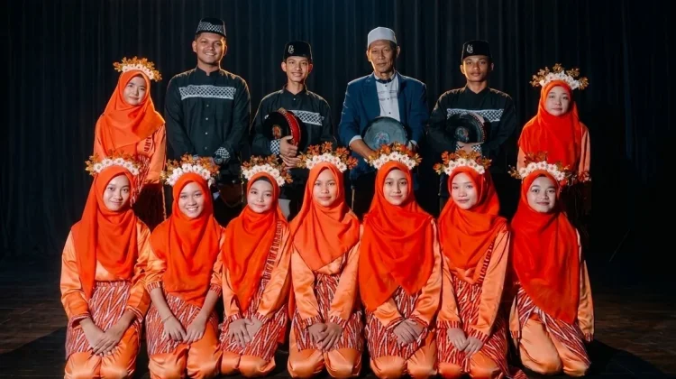 Grup Hadrah Syaibatul Hamdi Pukau Sultan Pontianak di Malam Literasi Jungkat