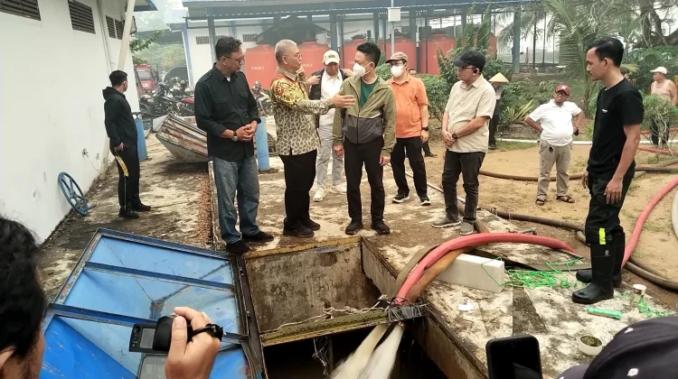 Pengusaha Pelayaran Kalbar Salurkan 10 Ribu Ton Air Tawar