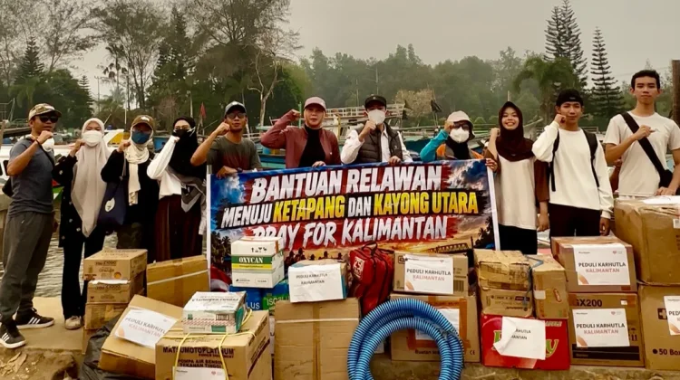 Relawan Nonstop Salurkan Bantuan Padamkan Karhutla Kayong Utara