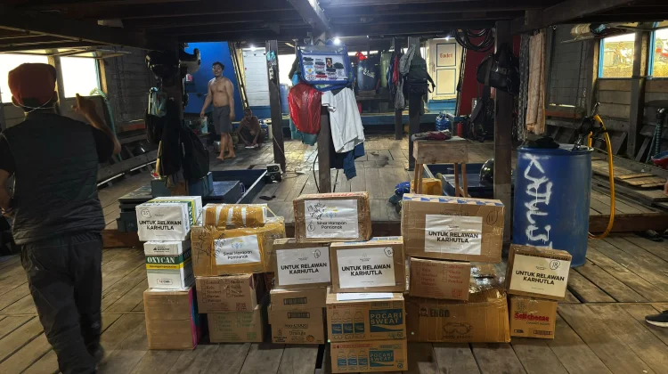 Relawan Nonstop Salurkan Bantuan Padamkan Karhutla Kayong Utara