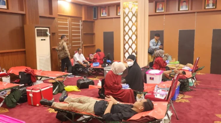 PMI dan KAHMI Gelar Donor Darah dan CKG di Kubu Raya