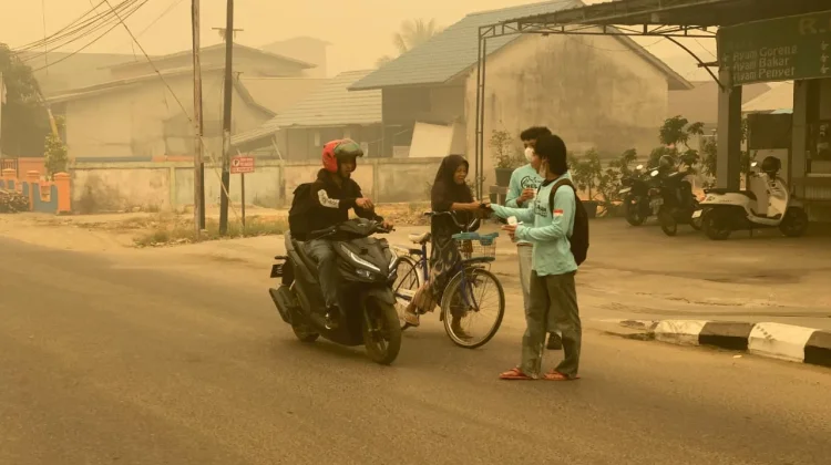 Gemawan dan Relawan Salurkan Masker untuk Warga di Kayong Utara