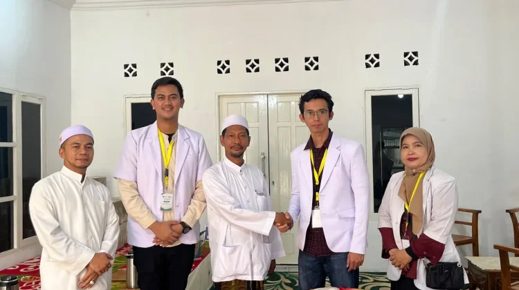Aksi Peduli Pesantren, Forum Dokter Alawiyin Gelar Bakti Sosial Dampak Karhutla