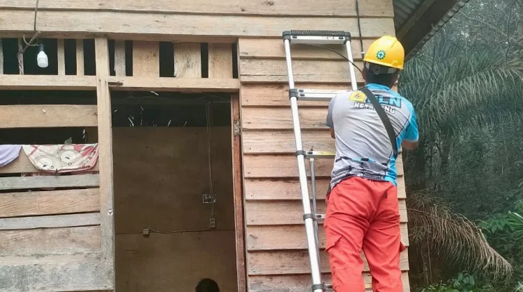 BPBL Mulai Terangi Rumah Warga Ketapang dan Kubu Raya