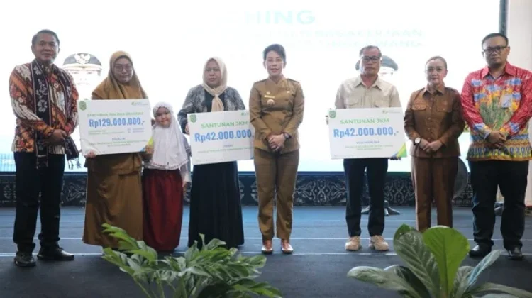 Pekerja Rentan Singkawang Dapat Jaminan Sosial, Iuran Ditanggung APBD