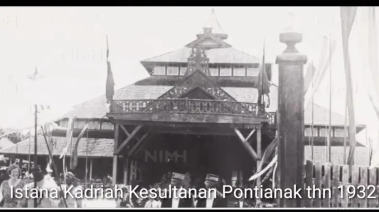 Lambang Pertama Kesultanan Pontianak — Simbol Persatuan Melayu–Dayak