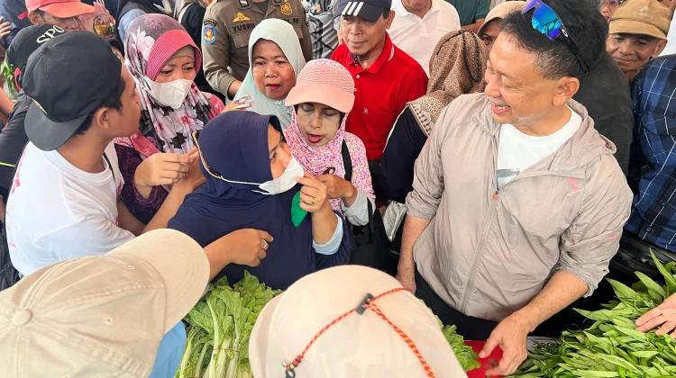 Warga Serbu Sembako dan Sayur Pasar Murah Car Free Day