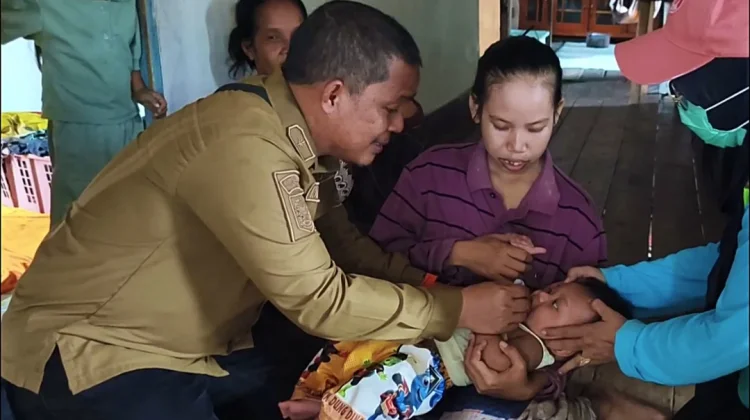 Kadinkes Kubu Raya Minta Orang Tua Tidak Menolak Imunisasi Anak