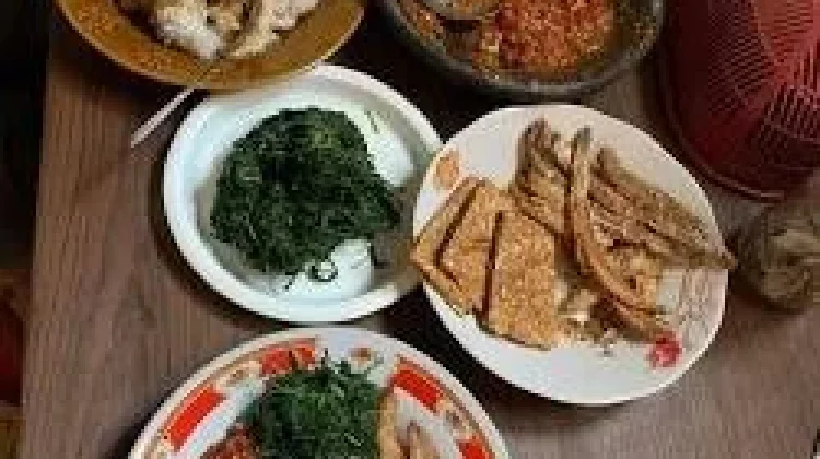 Sajian Sederhana, Nikmat Luar Biasa: Pesona Menu Rumahan di Meja Makan