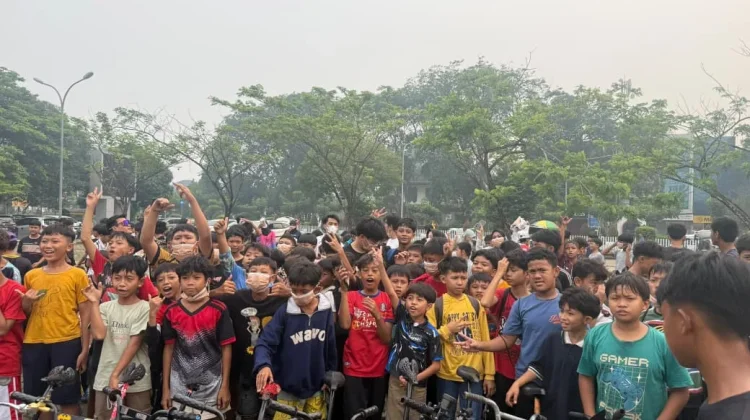 8.000 Masker untuk Warga Pontianak, Aksi Maharatu Foundation di tengah Kabut Asap