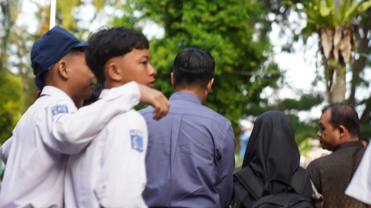 Siswa di Pontianak Kembali Belajar dari Rumah