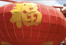 Lampion Raksasa 7,6 Meter Semarakkan Perayaan Imlek