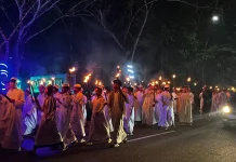 Para Santri mengikuti Pawai Obor Kubu Raya Menjelang Ramadan 1447 H