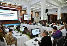 Cornelis Soroti Neraca Keuangan dan Program Lisdes