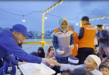 Rumah Zakat Ajak Anak Yatim Berbuka dan Belanja Baju Lebaran