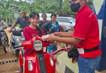 Pertamina Berbagi Takjil di SPBU Kabupaten Ketapang dan Kayong Utara