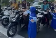 TK Mujahidin 1 Pontianak Berbagi Takjil di Kawasan Tugu Digulis Untan
