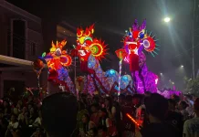 Meriah Atraksi Naga di Pontianak Peringati Cap Go Meh