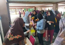 ICMI MABM Alisa Khadijah Kalbar Gelar Sembako Murah Ramadan