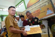 Senyum Nurlela saat Terima Bantuan Uang Tunai dari Pemkot