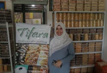 Dari Resep Ibu ke Usaha Kue Kering, Perjalanan Titin Sumarni Membangun Tifaraku