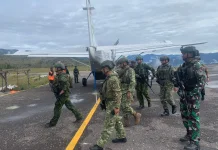 TNI Amankan Bandara Sinak, Wapanglima Tinjau Pos Satgas