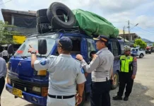 Petugas Gabungan Ramp Check Angkutan Umum di Dua Terminal Singkawang