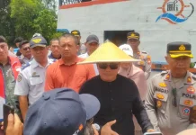 Tinjau Arus Mudik di Rasau Jaya, Bupati Pastikan Harga Tiket Tetap Terkendali