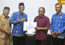 Pemkab Kayong Utara Berikan Insentif Penyuluh Agama