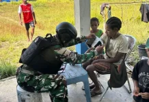 Satgas Yon Parako 466 Dirikan Poskes Gratis Bantu Warga