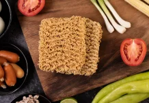 Kenali Resiko Makan Mie Instant Mentah