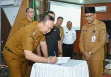 Bupati Ketapang Serahkan Hibah Rp10 Miliar, Tekankan Amanah