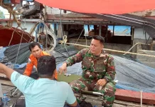 Babinsa dan Basarnas Ingatkan Nelayan Waspada Cuaca Ekstrem