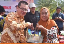 Pemkab Kayong Utara Salurkan 1000 Paket Sembako Murah ke Masyarakat