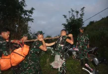 Delapan Korban Helikopter Dievakuasi, Prajurit Tembus Medan Ekstrem