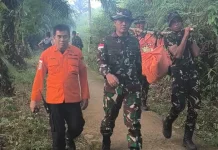Medan Ekstrem TNI Tim SAR Gabungan Berhasil Evakuasi Korban Helikopter PK-CFX