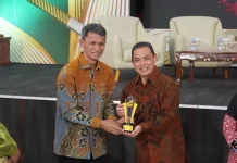 Kajati Kalbar Terima PKBM Award 2026, Resmi Jadi Bapak Asuh PKBM Kalbar
