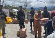 Satgas 466 Pasgat Amankan Penyaluran Bansos di Sinak