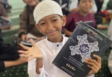 100 Al Qur'an Isyarat Dibagikan untuk Komunitas Tuli di Pontianak.
