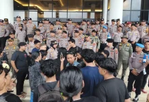 Aksi Mahasiswa di Kantor Gubernur Kalbar, Suarakan Tiga Tuntutan