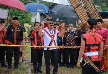 Bupati Bengkayang Buka Acara Maka'Dio V di Desa Cipta Karya