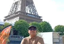 Menikmati Menara Eiffel di Malam Hari