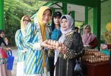 TP PKK Pontianak Gelar Bazar, Sebar 15 Ribu Telur Murah
