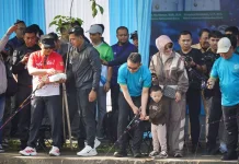 Wako Edi Mancing Bareng Ribuan Peserta Lomba di Parit Sungai Jawi