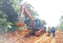 TMMD Sanggau Kebut Perbaikan Jalan Semayang–Tanak