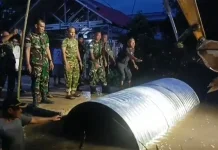 Dandim Sambas Tinjau Pembangunan Jembatan Aramco
