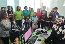 Siswa SD Kristen Sharon Anjongan Belajar Penyiaran Radio di RRI