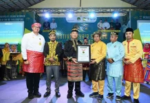 Festival Syair Gulung Tanah Kayong Cetak Rekor MURI Terpanjang