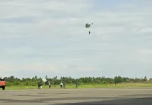 Korpasgat TNI AU Hiasi Langit Supadio dengan Freefall